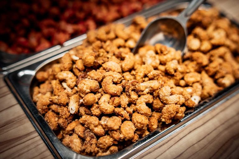 Frisch in Hamburg geröstete Nussmischung mit Chashews und Apfel-Zimt-Stückchen.