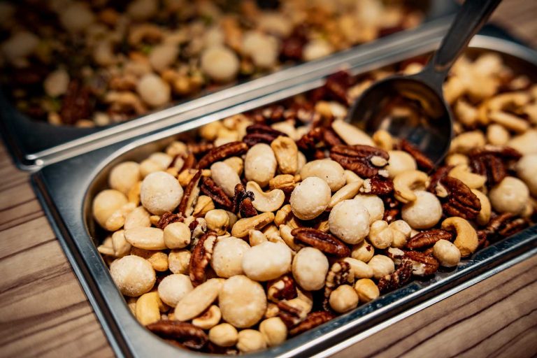 Frisch in Hamburg geröstete Nussmischung mit Macadamias, Pekannüssen und Cashews.