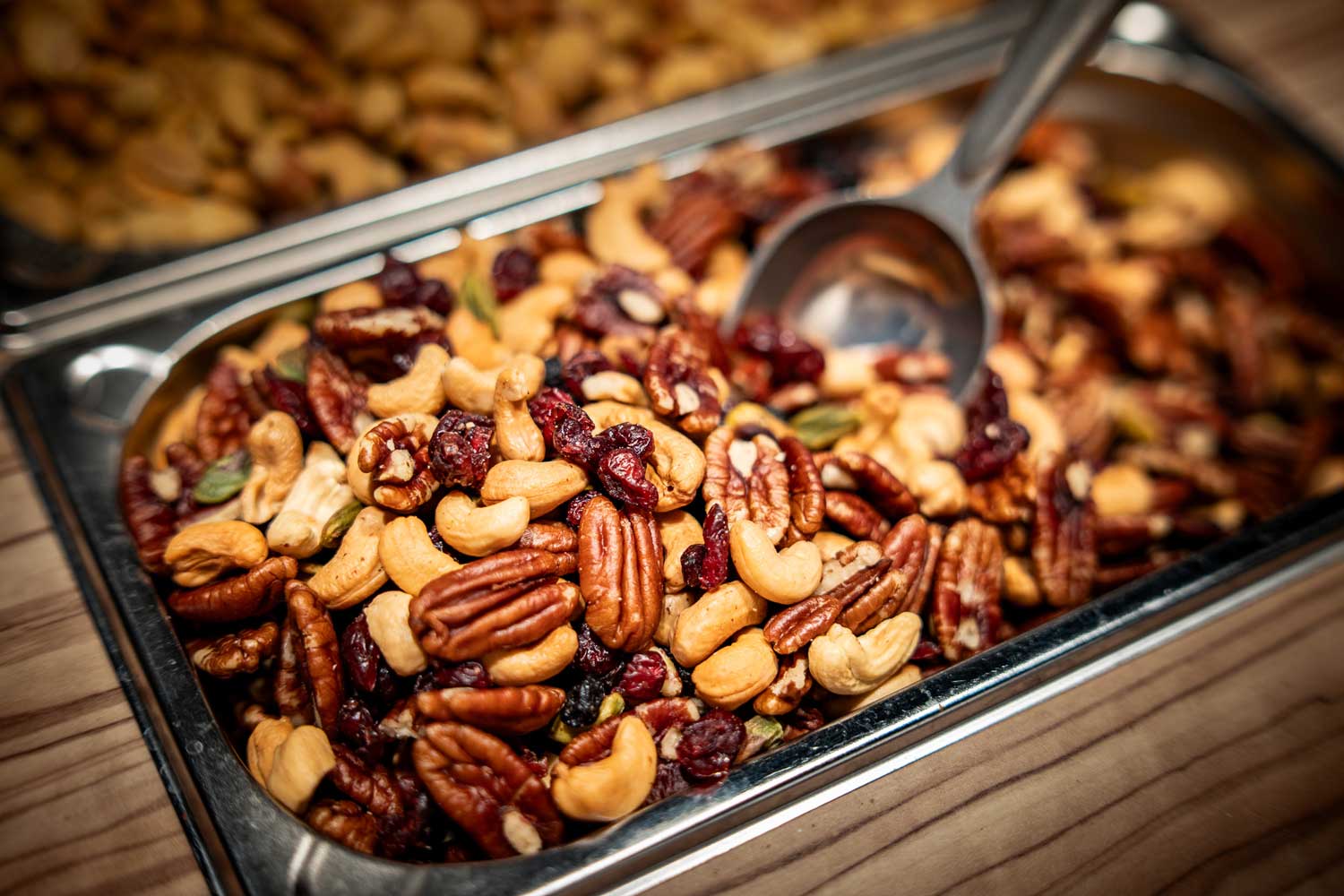 Frisch in Hamburg geröstete Nussmischung mit Pekannüssen, Cashews, Pistazien, Cranberries und Blaubeeren.