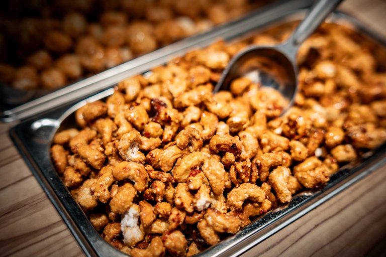 Frisch in Hamburg geröstete Nussmischung mit Cashews, Honig und Chilli.