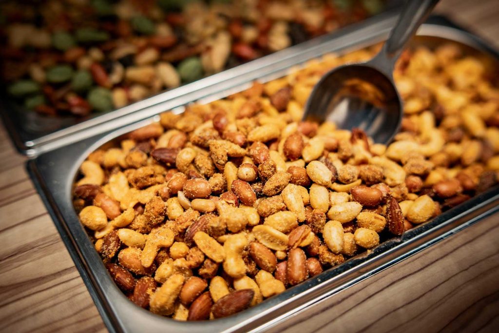 Frisch in Hamburg geröstete Nussmischung mit Erdnüssen und Mandeln.